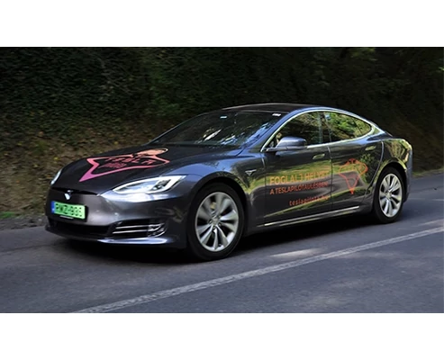 Tesla élményvezetés + élményrepülés Budapest felett