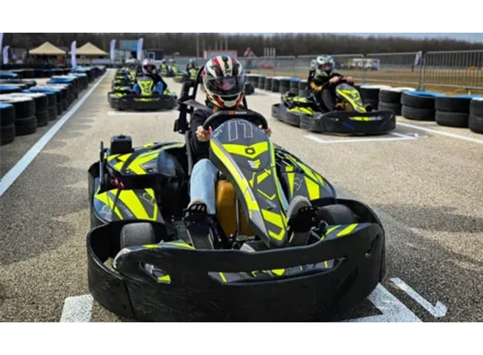 11 futamos gokart bérlet ajándék Hungaroring Kart Center nyakba akasztókkal