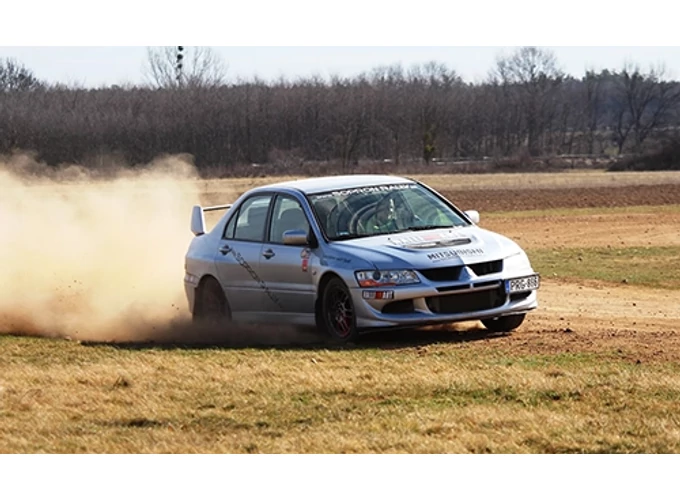 9 km Mitsubishi Evo Lancer tesztvezetés